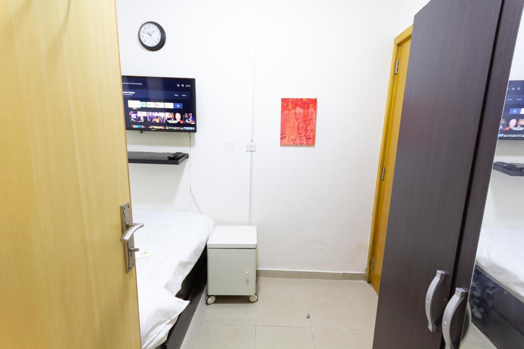 Budget Rooms With Private Bathroom For 'Girls' Only In Dubai, Marina Exterior photo